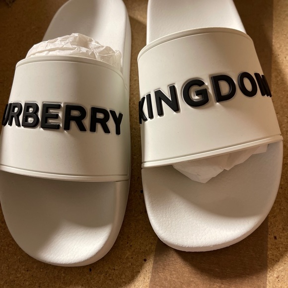 Burberry White Kingdom LOGO SLIDES. - Picture 3 of 6